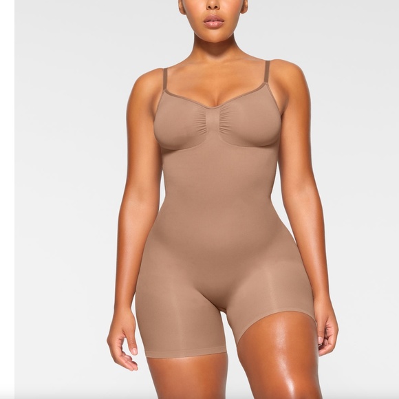 SKIMS Pants - Skims Seamless Sculpt Mid Thigh Bodysuit in Sienna Size XXS / XS NWOT